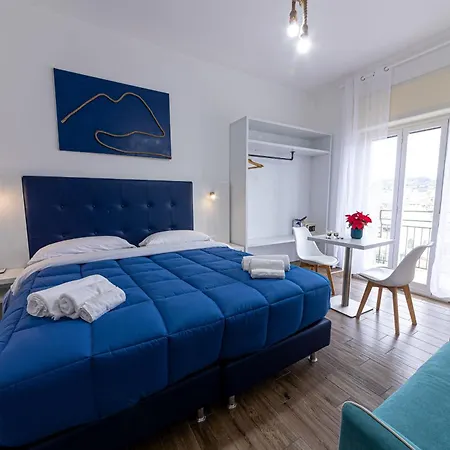 Alojamento de Acomodação e Pequeno-almoço Nel Cuore Di Parthenope 4*